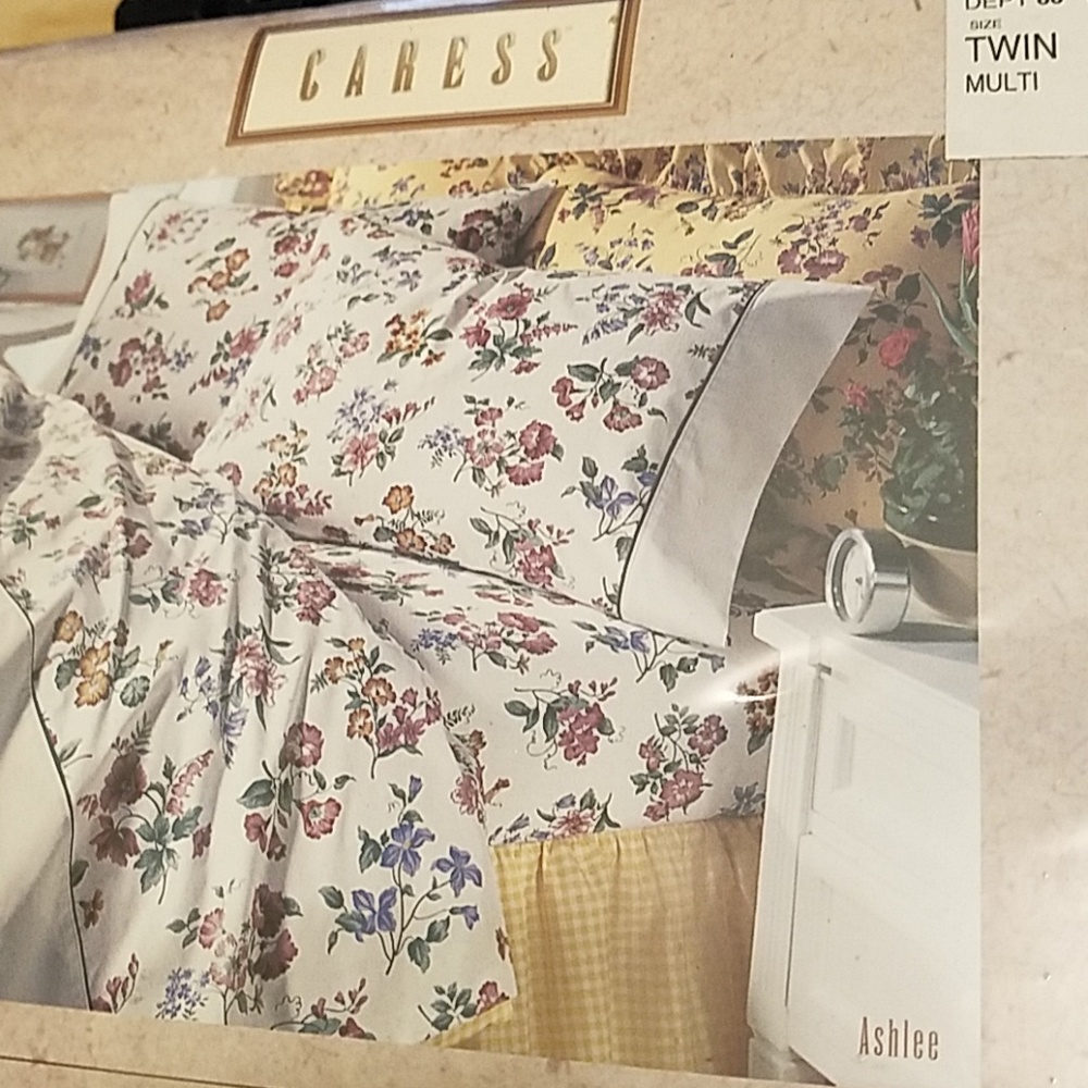 CARESS No Iron 180 thread Count Twin Flat Sheet